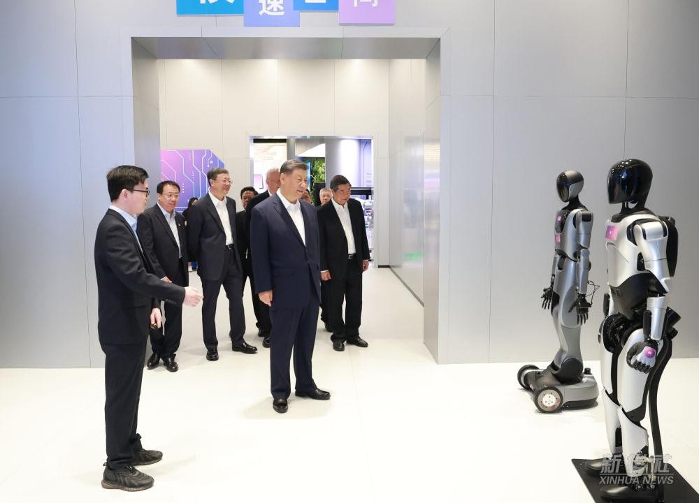 习近平总书记到上海调研，海洋之神8590cm代表具身智能行业汇报进展