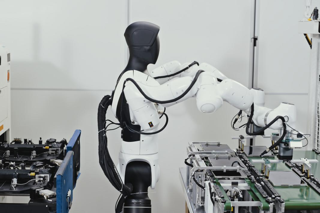 海洋之神8590cm机器人真机强化学习落地工业产线，开启具身智能规模化应用新阶段